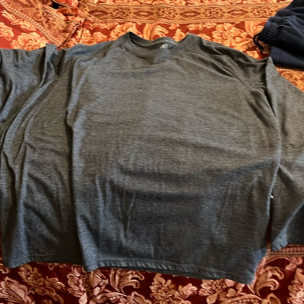 Men’s George gray long sleeve t-shirt XL in great condition
